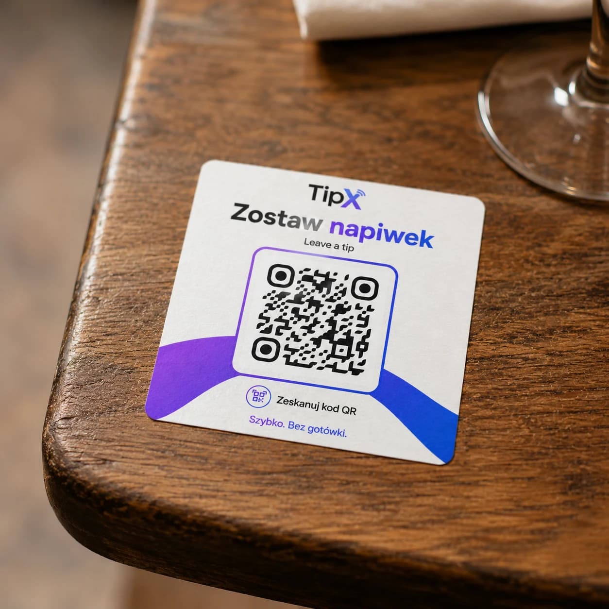Naklejka TipX z kodem QR na brzegu stołu